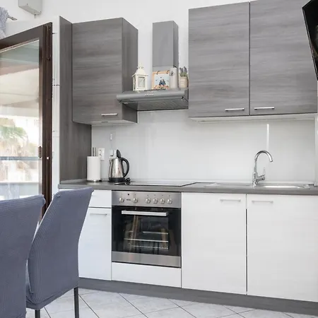 By The Sea - 20712 Apartman