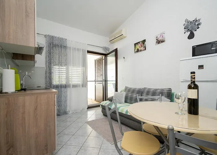 Apartment By The Sea - 20712