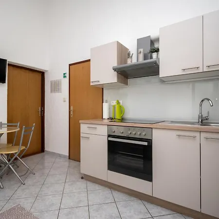 Apartment By The Sea - 20712 Vir